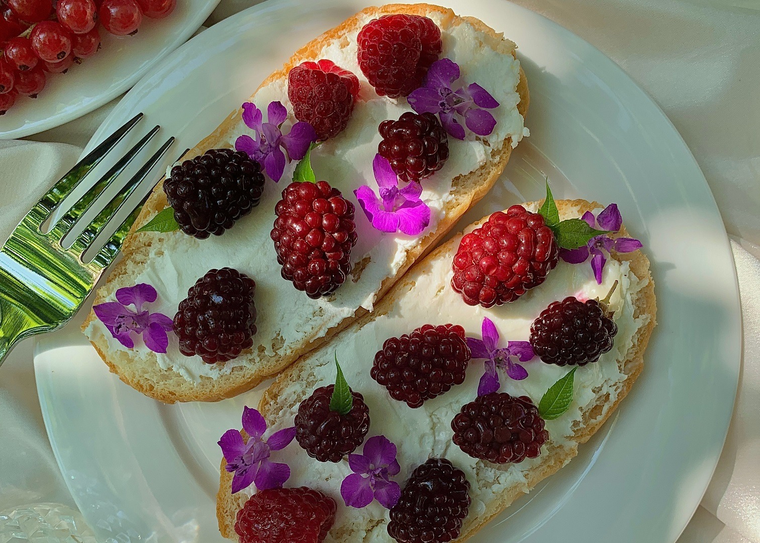 Feeling peckish? Nibble on a pansy…
